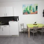 Gita's Haus 3*