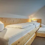מלון דירות Gita's Haus 3*