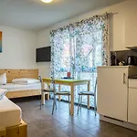 מלון דירות Gita's Haus רוסט