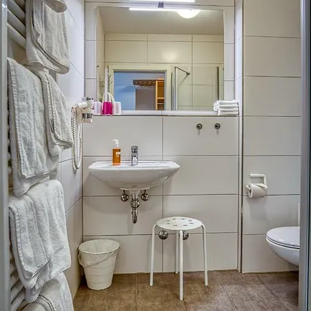 غيتايس هاوس 3* روست